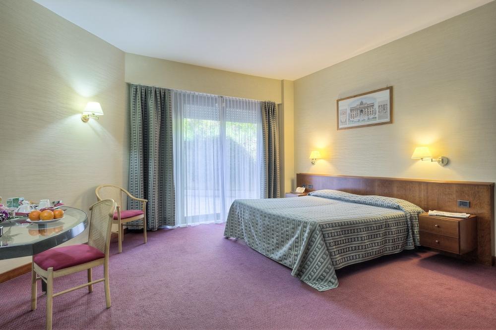 Hotel Petra Rome Exterior photo